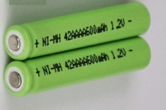 Bateria AAAA 1,2V/600mAh NiMH Recargable Ø8,4x41mm "+" Plano