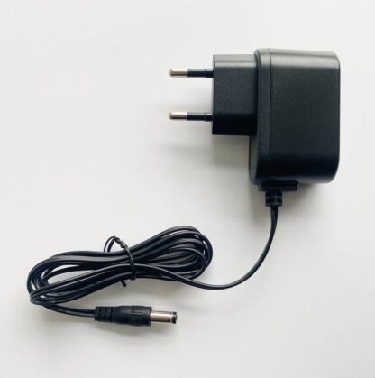 Alimentador 12V/1A 12W Conector 5,5x2,1/2,5mm Cable 1,5m