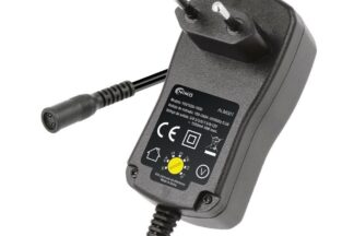 Alimentador universal electrónico regulable (3-12V/1500mAh, 18W, 6 clavijas)