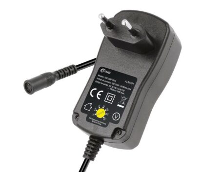 Alimentador universal electrónico regulable (3-12V/1500mAh, 18W, 6 clavijas)