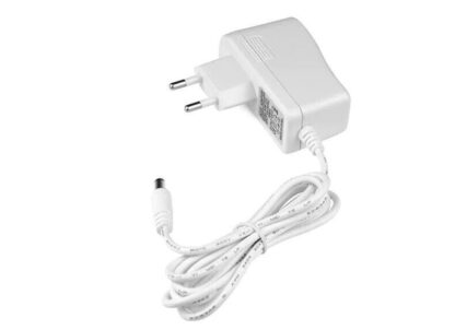 Alimentador 12V/2A BLANCO, 5,5x2,1/2,5mm, Led indicador